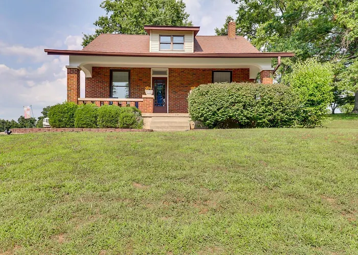 Remodeled Home: 14 Mi To St Louis Columbia