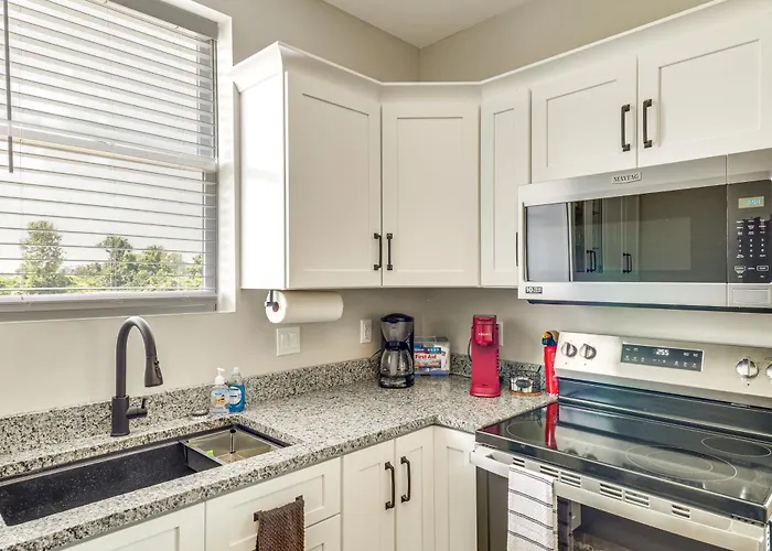 Holiday home Remodeled Home: 14 Mi To St Louis *