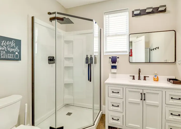 Holiday home Remodeled Home: 14 Mi To St Louis *