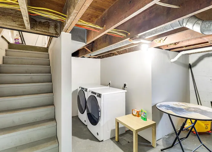 Remodeled Home: 14 Mi To St Louis Columbia