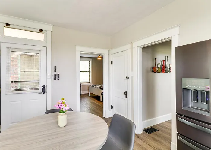 Remodeled Home: 14 Mi To St Louis