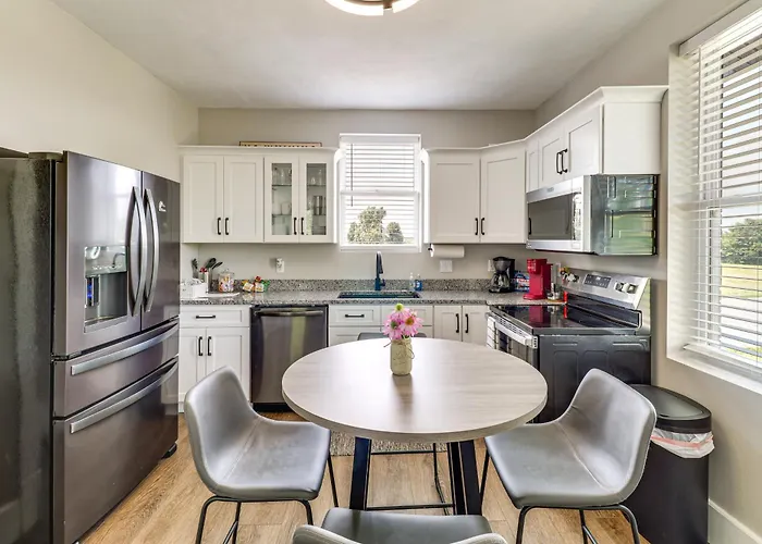 Remodeled Home: 14 Mi To St Louis Holiday home Columbia