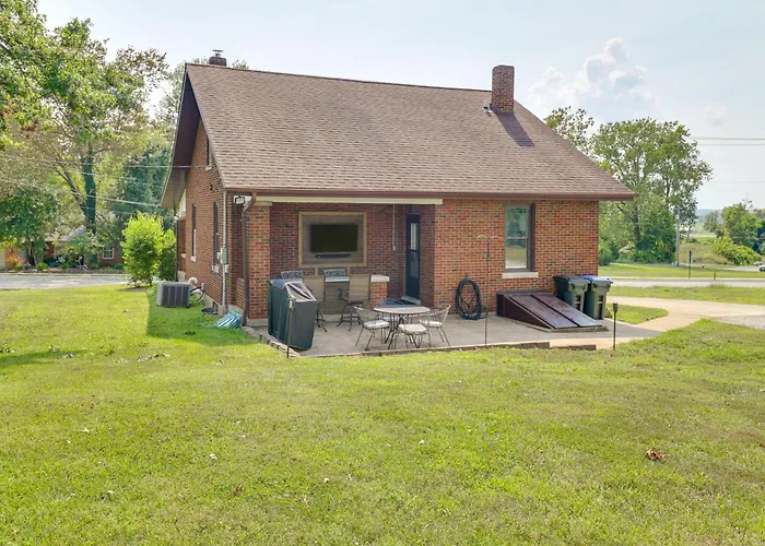 Remodeled Home: 14 Mi To St Louis Holiday home