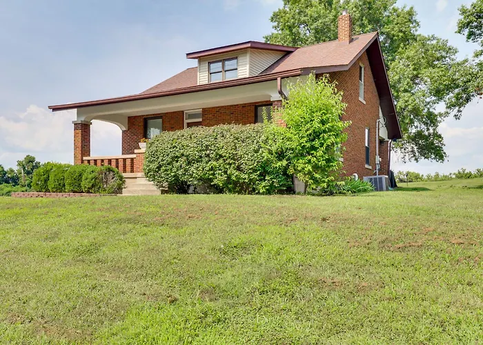 Remodeled Home: 14 Mi To St Louis Holiday home *