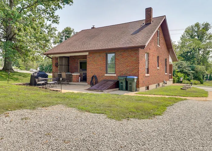 Holiday home Remodeled Home: 14 Mi To St Louis Columbia