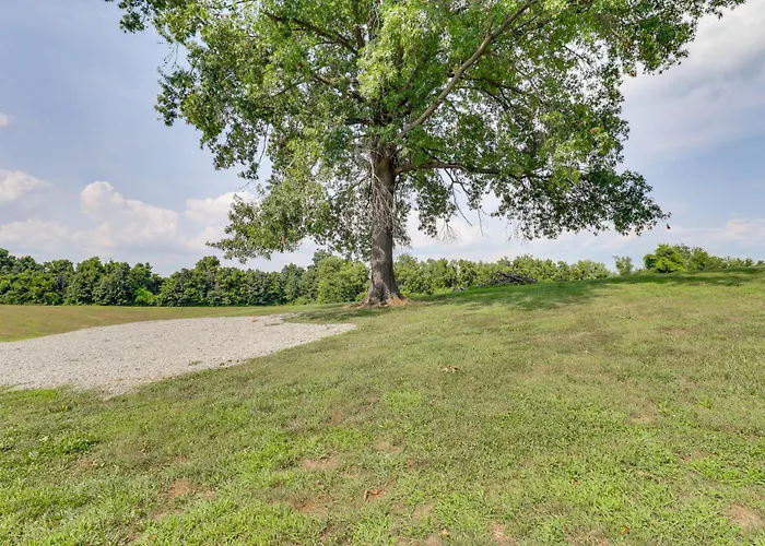 Remodeled Home: 14 Mi To St Louis