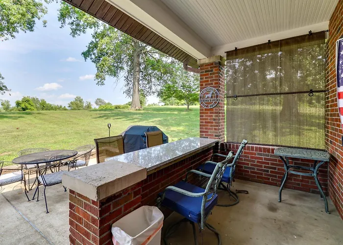 Remodeled Home: 14 Mi To St Louis Holiday home