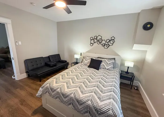 Remodeled Home: 14 Mi To St Louis Holiday home