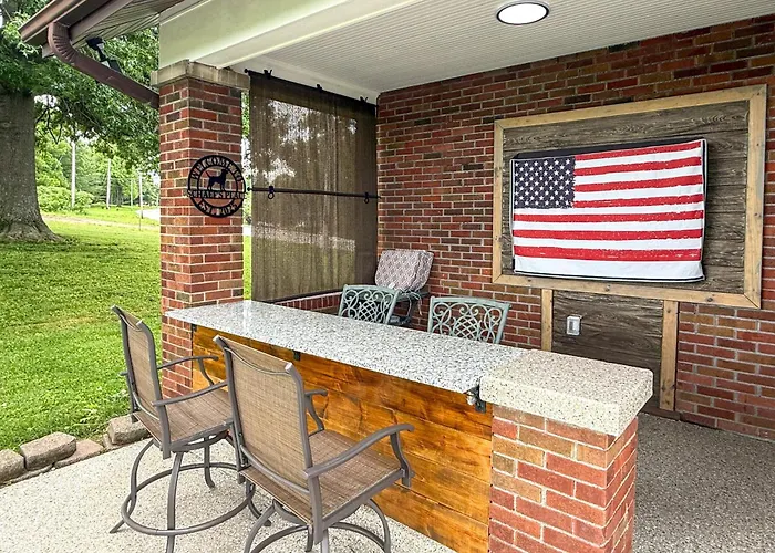 Holiday home Remodeled Home: 14 Mi To St Louis